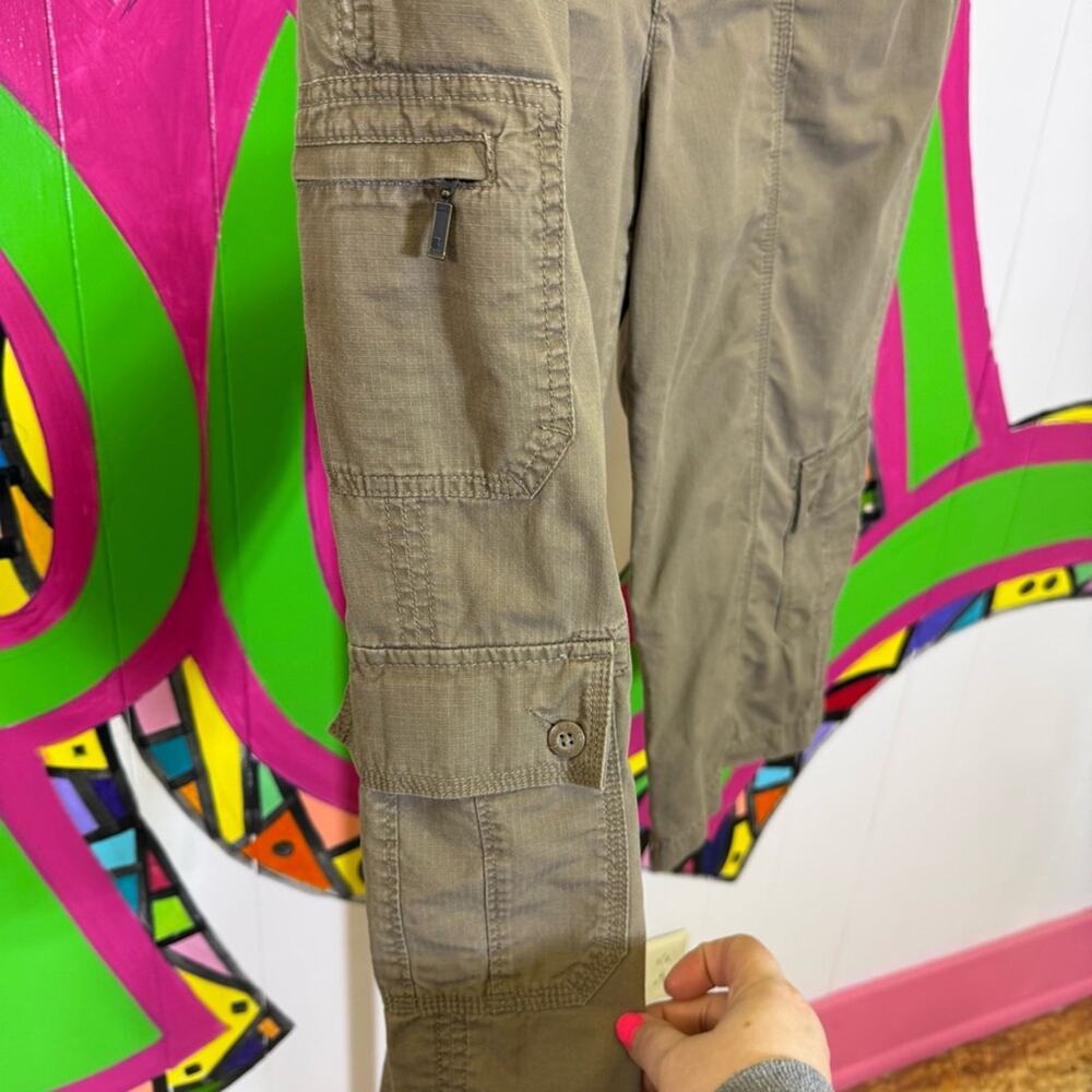 Eddie Bauer Khaki Cotton Capris. Size 12. In excellent used condition! - Picture 2 of 6